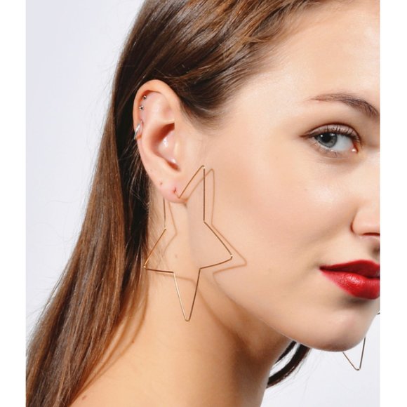 “Movie Star” Large Hoop Simple Geometric Earrings - Picture 7 of 9